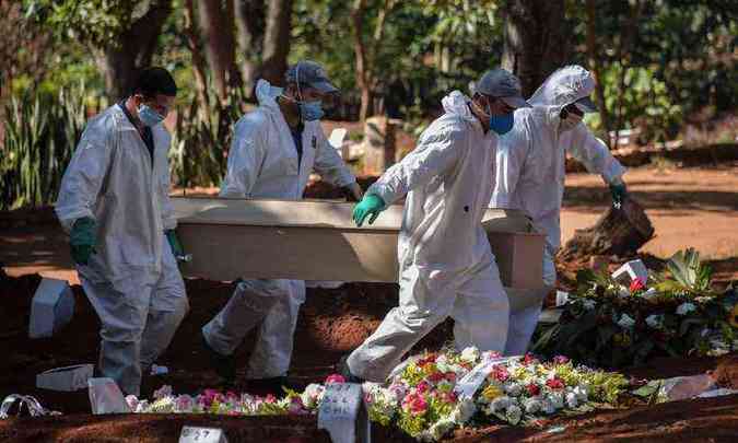 Brasil contabiliza 12.085 casos de COVID-19 e 411 mortes em 24h - Nelson Almeida/AFP