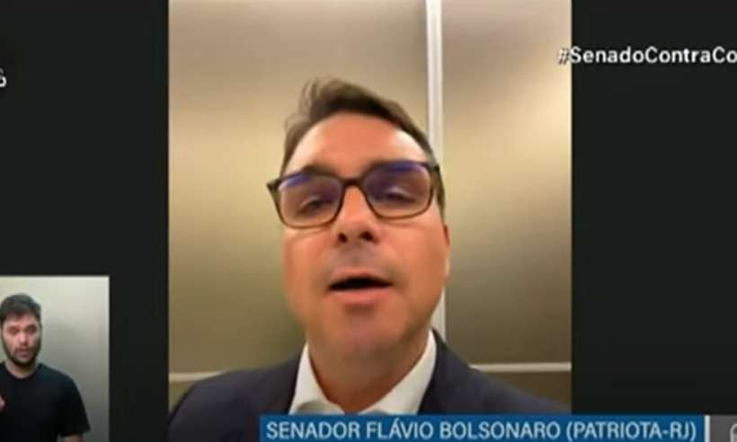 Flávio Bolsonaro nega ameaça e diz que desfile militar foi ''patriotismo'' - Reprodução/TV Senado