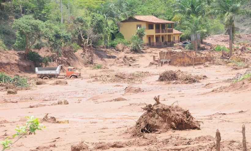 Justiça vai ouvir atingidos pelo rompimento da barragem de Mariana - Paulo Filgueiras/EM/D.A Press - 06/11/2015