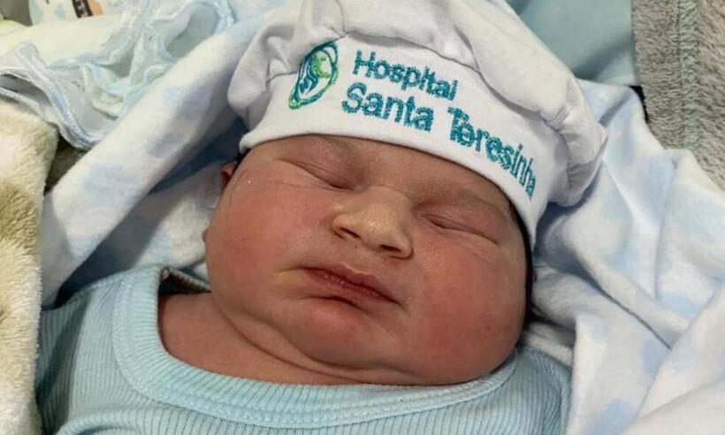 Bebê nasce com 5,3 quilos e impressiona pais e equipe de maternidade em SC  - Hospital Santa Teresinha/Reprodução