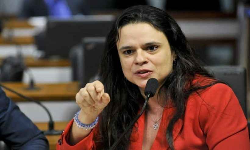 Janaina Paschoal reclama: 'Todo dia inventam um crime novo para Bolsonaro' - Agência Senado/Reprodução