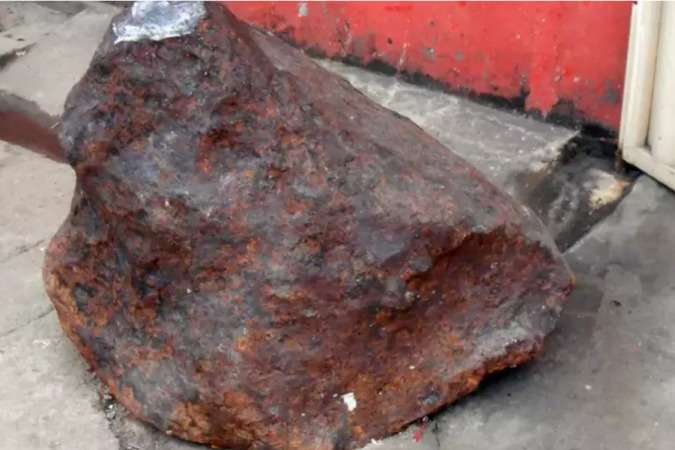 UFRJ compra meteorito que é tão antigo quanto a Terra - UFRJ - Divulgação