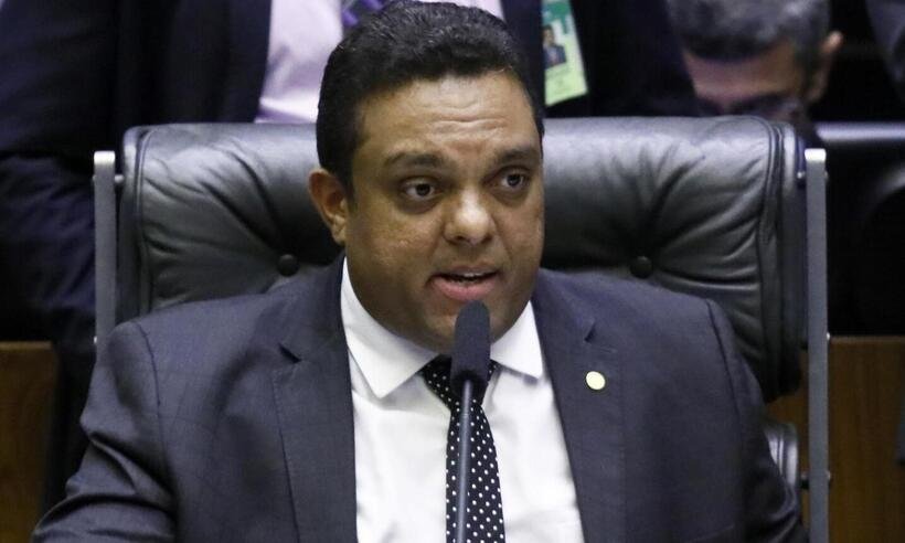 Deputado governista cobra Bolsonaro: 'Não espere a prisão de Carlos' - Agência Câmara/Reprodução