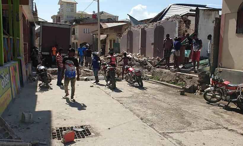 Haiti contabiliza pelo menos 304 mortos e 1.800 feridos após terremoto  - JEAN PIERRE / AFP