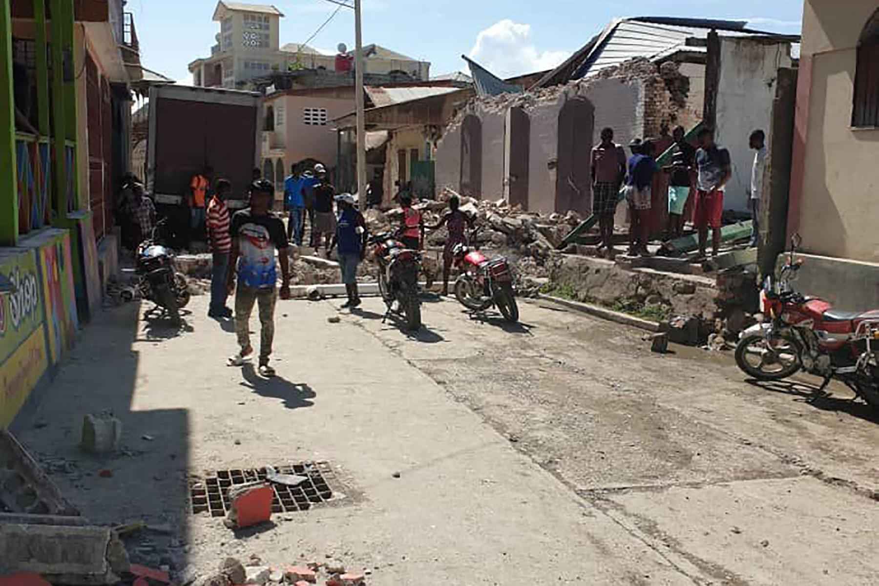 Haiti busca sobreviventes após terremoto que fez mais de 720 mortos - AFP
