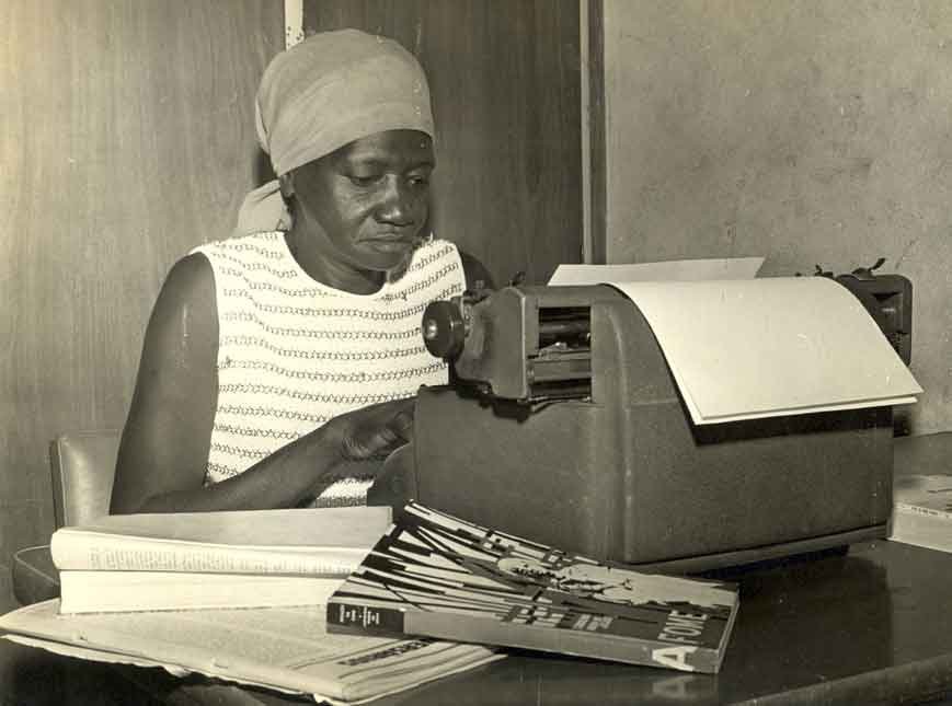 Carolina de Jesus ao lado de grandes nomes da literatura brasileira - Arquivo O Cruzeiro/EM. Brasil - 7/4/1971