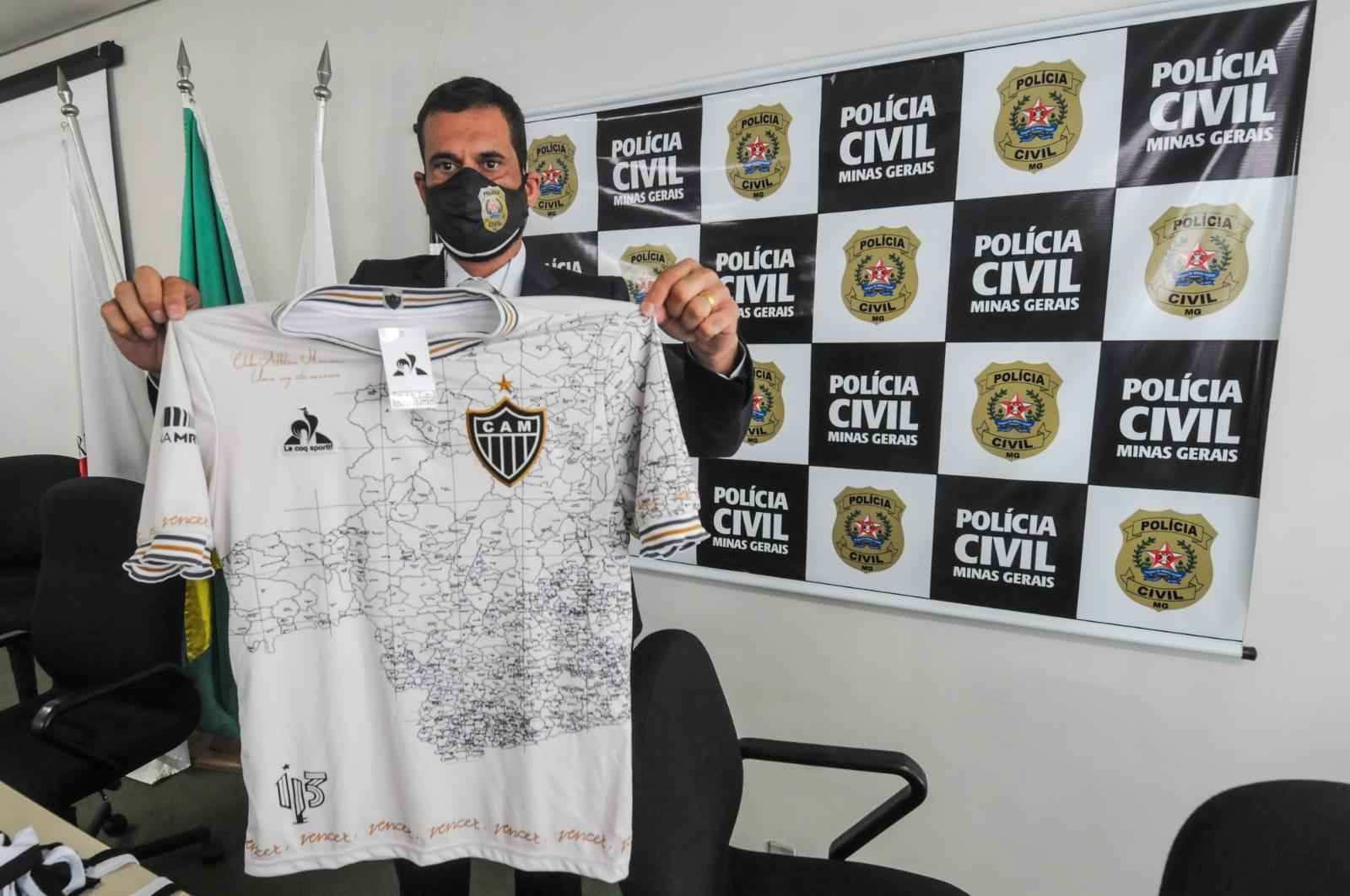 Camisas falsas do Galo são apreendidas pela polícia - Leandro Couri/EM-DA Press-Belo Horizonte/MG