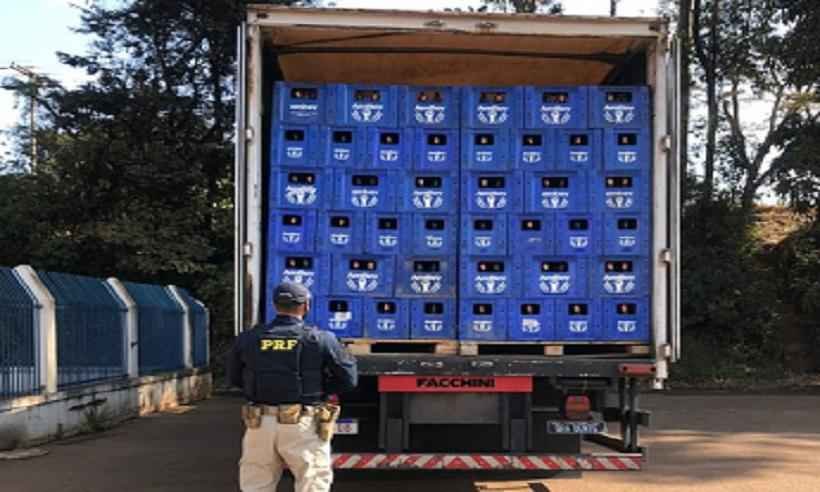 PRF flagra carga ilegal com mil caixas de cerveja em Congonhas - PRF/Divulgação
