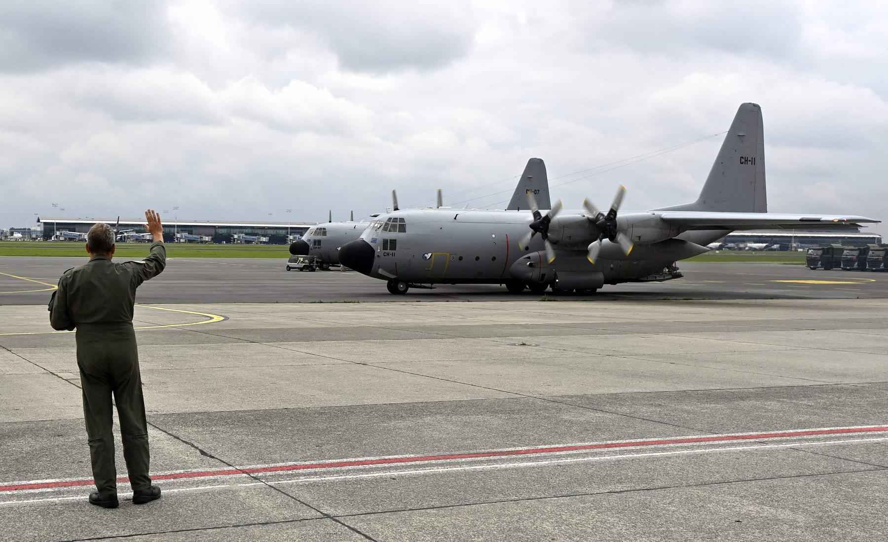 Holandeses perdem voo de saída no Afeganistão por culpa do exército dos EUA -  ERIC LALMAND / BELGA / AFP
