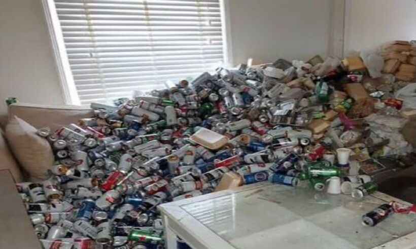 Inquilino despejado deixa apartamento com 8 mil latas de cerveja vazias  - Reprodução/Redes Sociais