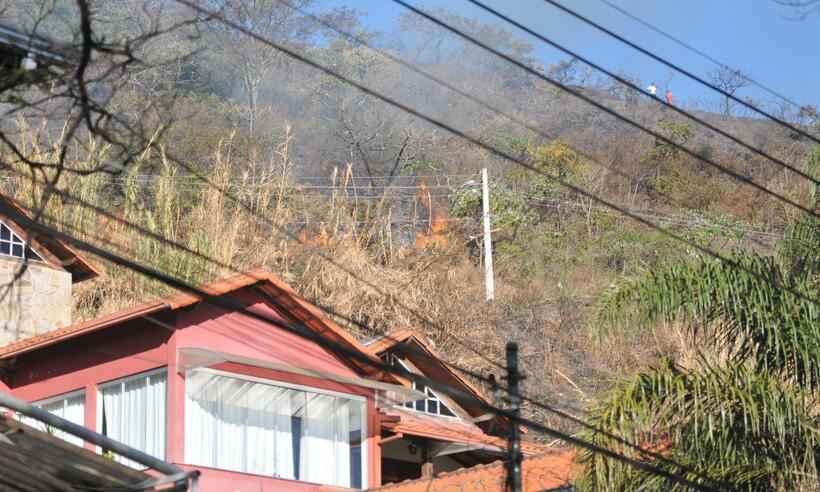 Incêndio no Mangabeiras mobiliza bombeiros e preocupa moradores de BH; veja - Gladyston Rodrigues/EM/D.A Press