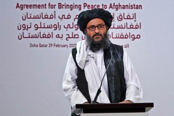 Co-fundador do Talibã chega a Cabul, onde continua a difícil evacuação - KARIM JAAFAR / AFP