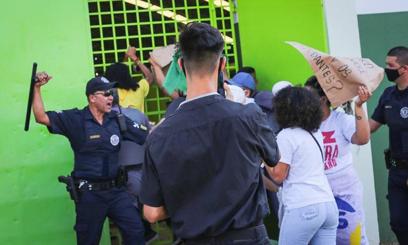 Evento com ministro da Educação tem repressão da PM a protesto de alunos - Daline Ribeiro/Ubes