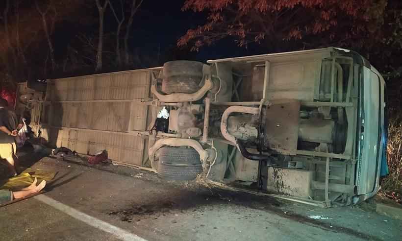 Capotamento de ônibus com 47 pessoas deixa 2 mortos no Norte de Minas  - Reprodução/WhatsApp BH no QAP