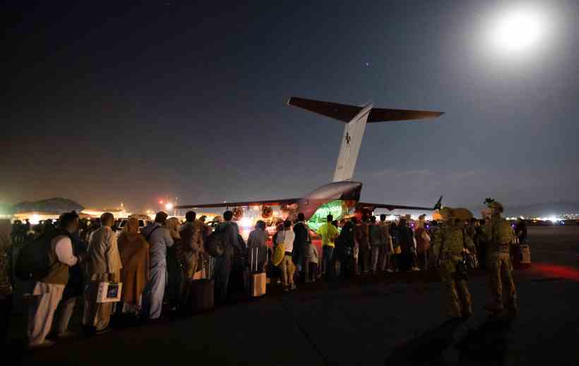 Novos tumultos deixam ao menos sete mortos no aeroporto de Cabul - SGT Glen Mccarthy