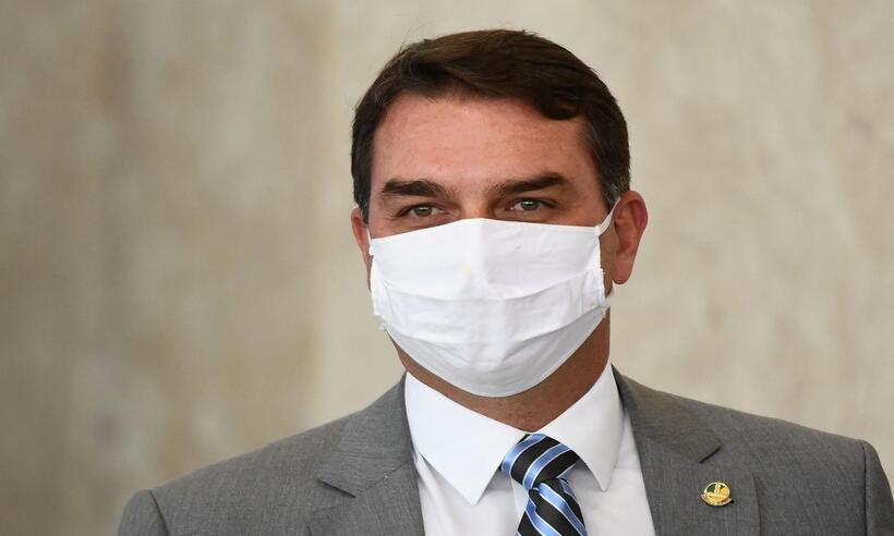 Em derrota de Flávio Bolsonaro, comissão aprova limites para dinheiro vivo - AFP / EVARISTO SA