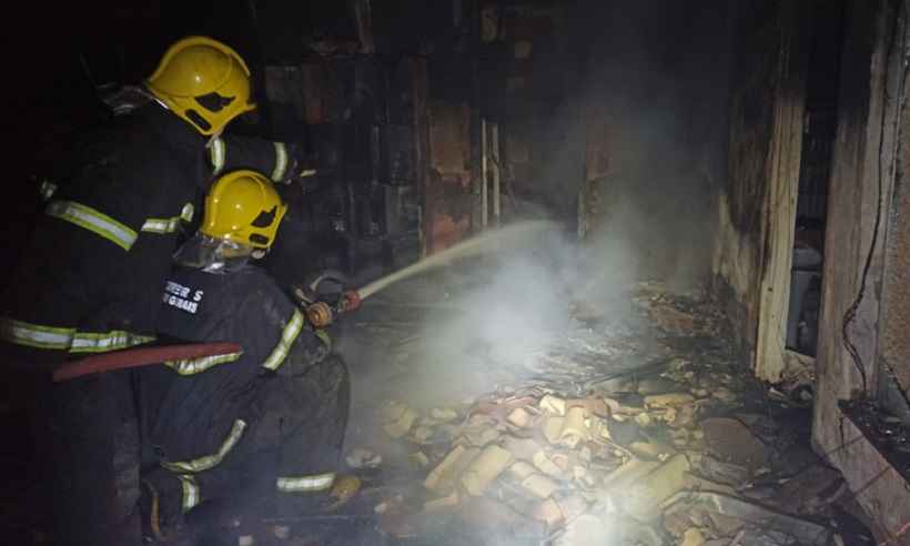 Homem em surto psicótico coloca fogo em clínica de Patrocínio - CBMMG