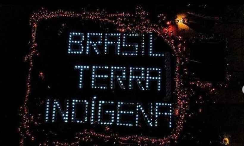 Brasil terra indígena: letreiro ilumina a Esplanda em protesto em Brasília - Scarlet Rocha/Instagram/Divulgação