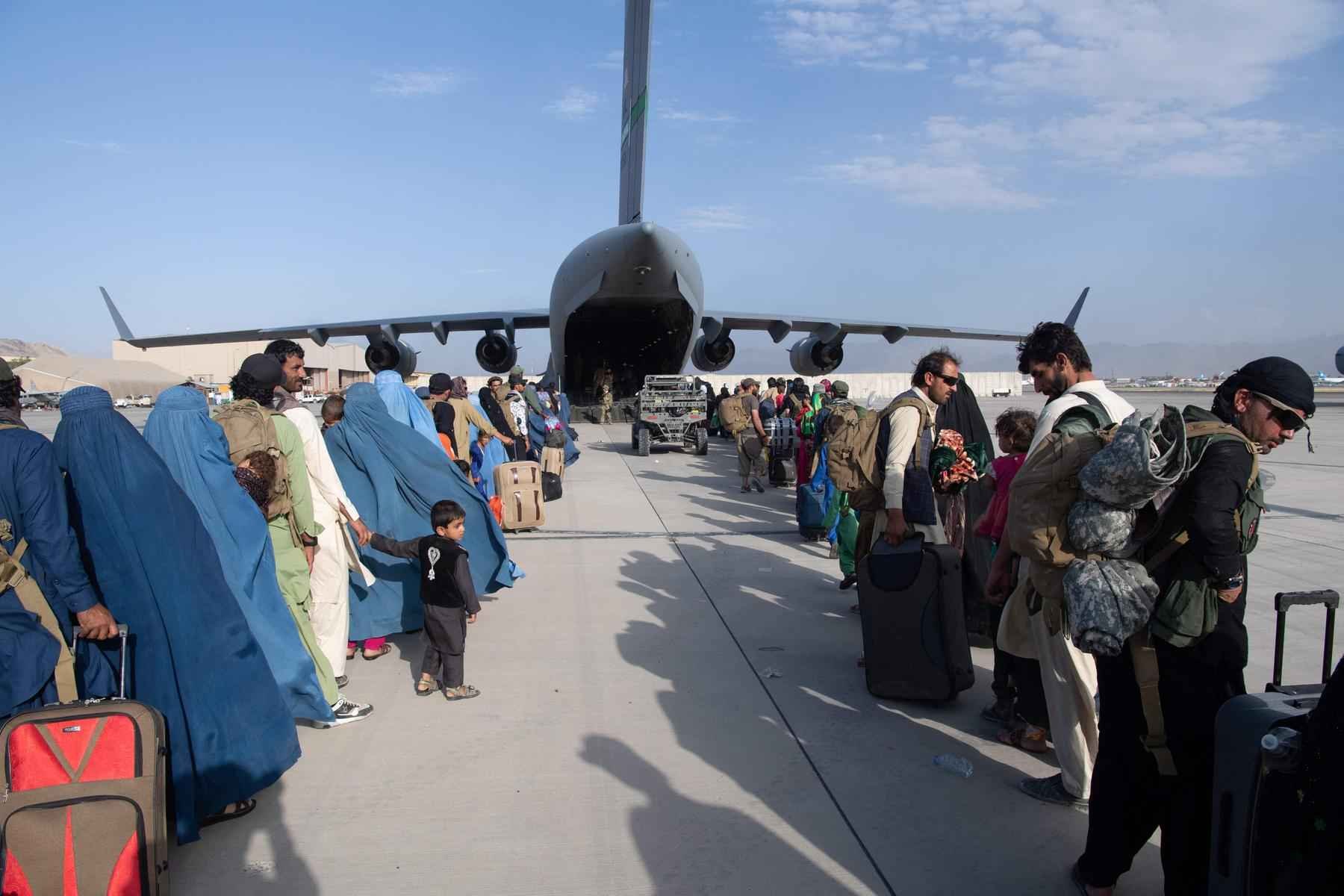 Holanda encerra retirada do Afeganistão e admite deixar pessoas para trás - Donald R. ALLEN / US AIR FORCE / AFP