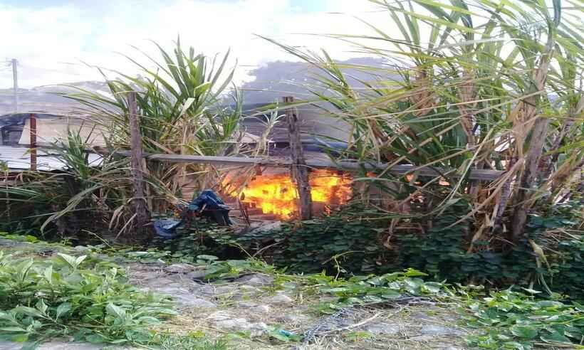 Mulher ateia fogo na própria casa por não aceitar o fim do relacionamento  - Corpo de Bombeiros