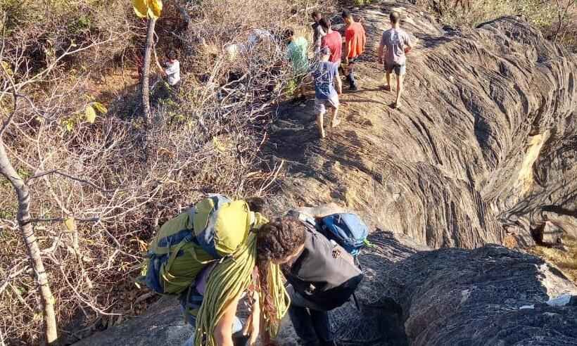 Homem cai de uma altura de 10 metros ao praticar escalada na Serra do Cipó - Divulgação/Corpo de Bombeiros
