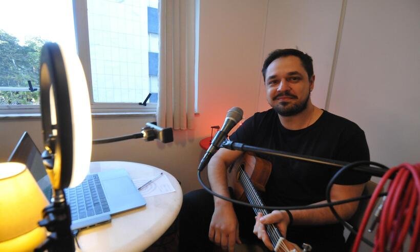 Renda na pandemia: conheça músico de BH que cria canções por encomenda  - Alexandre Guzanshe/EM/D.A Press