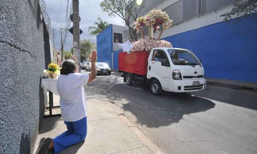 Carreata com imagem de Padre Eustáquio percorre ruas de BH neste domingo - Gladyston Rodrigues/EM/D.A press