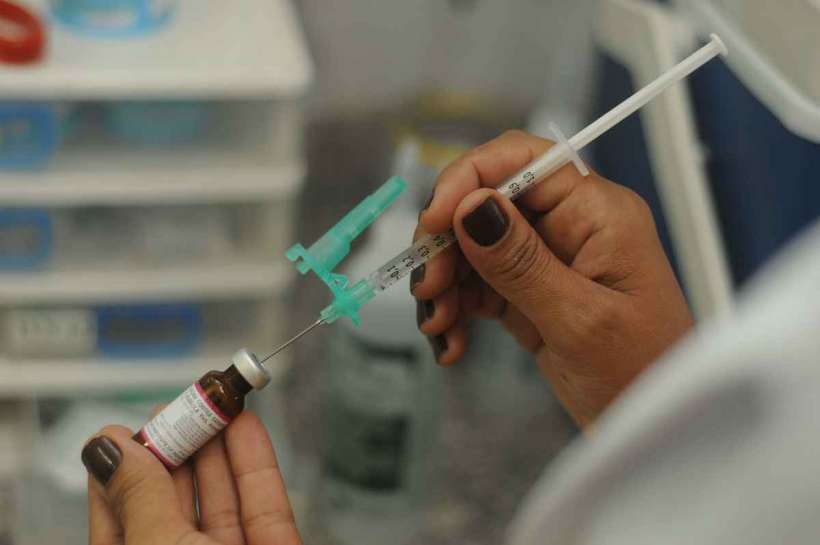 Orçamento de 2022 prevê R$ 3,9 bilhões para vacinação contra COVID-19 - Leandro Couri/EM/D.A Press