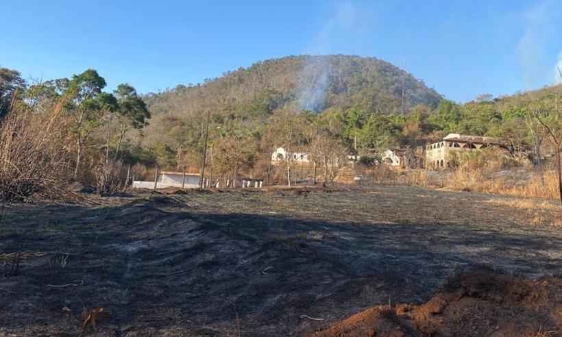 Incêndio na Serra Negra destruiu área de 1,2 mil campos de futebol - 12º BBM/Divulgação