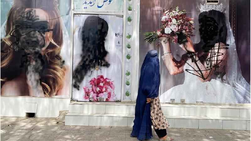 A maquiadora afegã que agora vive escondida - Anadolu Agency