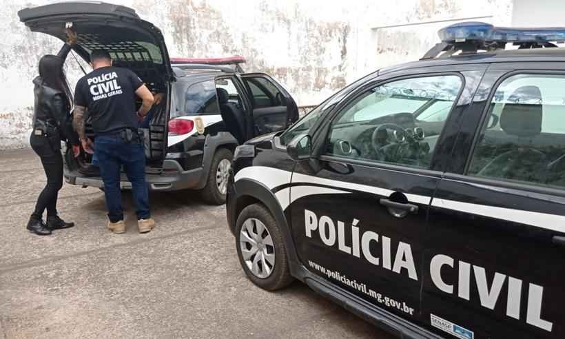 Vídeo: homem bêbado furta carro, bate em poste e acaba preso - PCMG/Divulgação