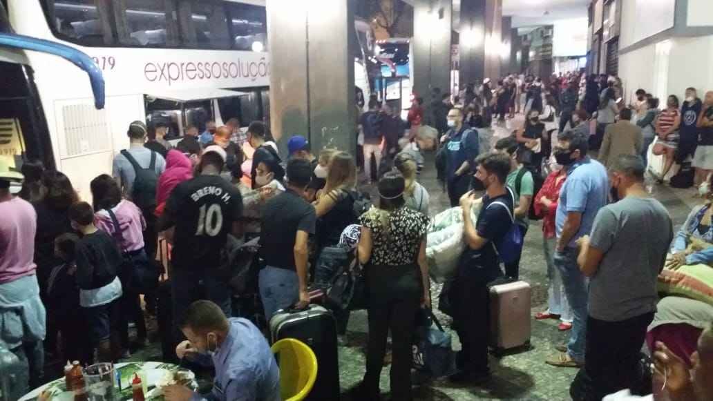 Terminal JK fica lotado na saída para o feriado da Independência - Marcos Vieira/EM/D.A Press