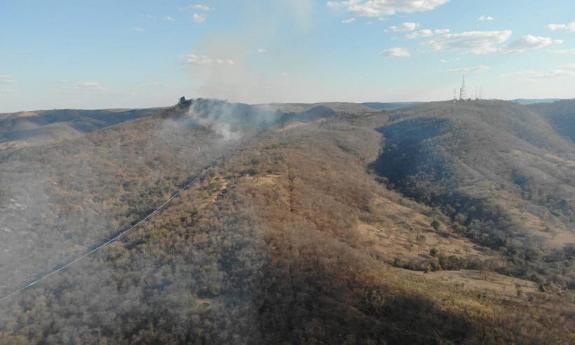 Mais dois grandes incêndios florestais voltam a preocupar em Minas - CBMMG