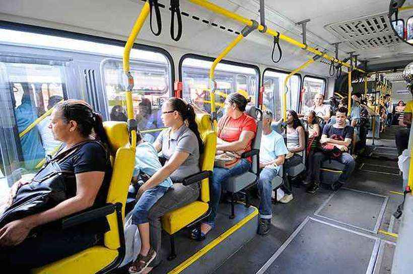 Motorista de ônibus é suspeito de importunar mulher ao ver nota de R$ 100 - Imagem ilustrativa - Beto Magalhaes/EM/D.A Press