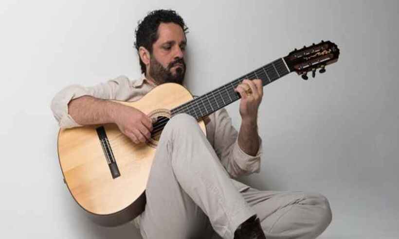 Goiano Rogério Caetano grava disco dedicado ao violão de sete cordas de aço - Divulgação