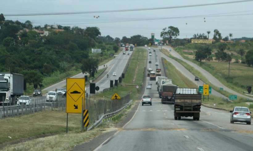 Caminhoneiros bloqueiam estradas em oito estados; protestos miram STF - Edésio Ferreira/EM/D.A.Press