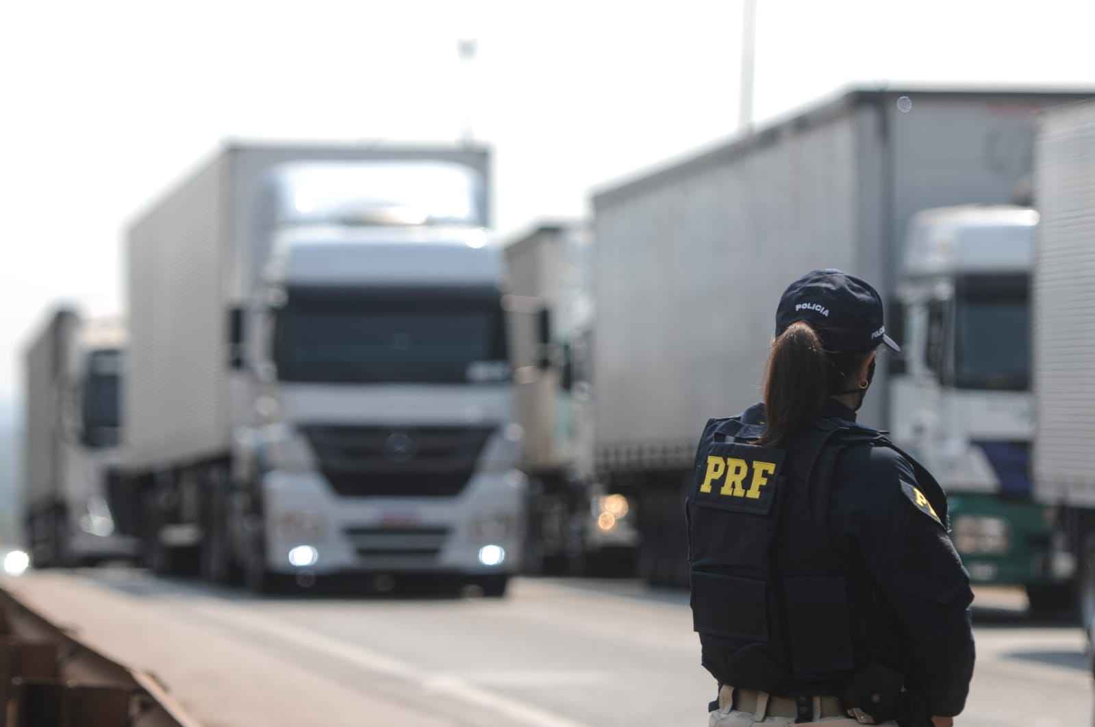 Greve dos caminhoneiros: Fernão Dias é liberada após 12 horas de bloqueio - Leandro Couri/EM/D.A.Press