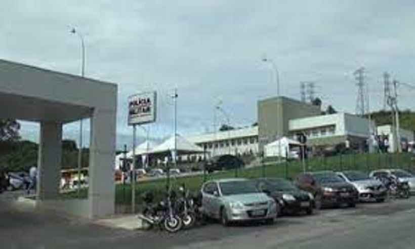 PM prende ladrões que tentavam furtar cabos em terreno da Mendes Júnior - PMMG/Divulgação