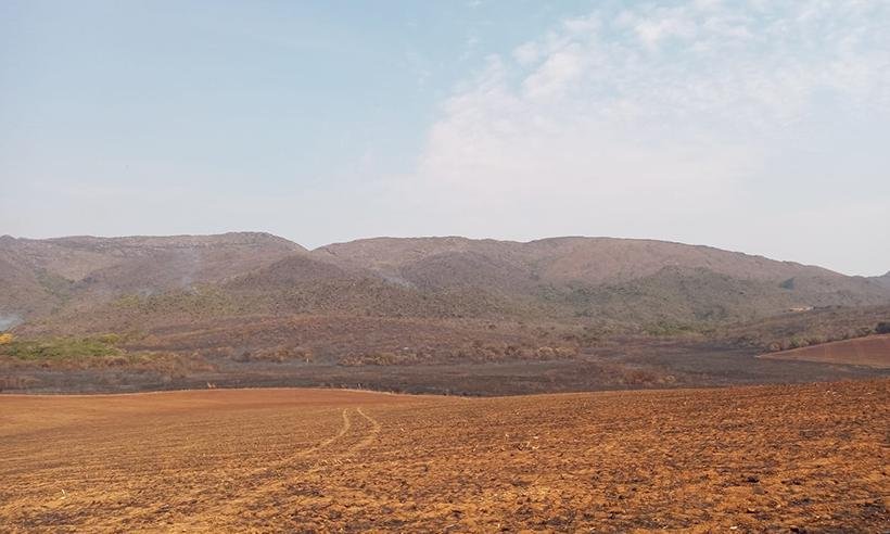 Após quatro dias, bombeiros e brigadistas controlam incêndio em Minas - Divulgação/Corpo de Bombeiros
