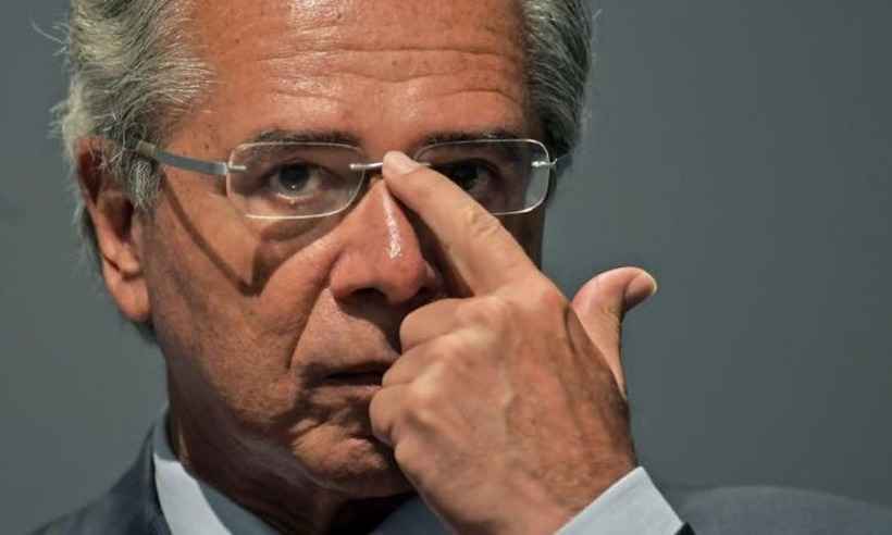 Para Guedes, iniciativa de Bolsonaro colocou 'tudo de volta aos trilhos' - Carl de Souza / AFP