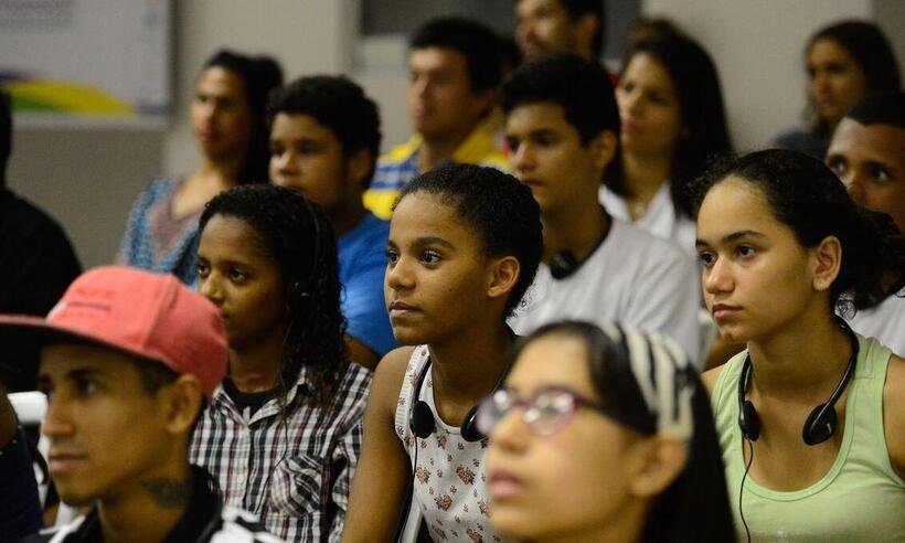 Na adolescência, meninos vão três vezes menos ao médico do que meninas - Agência Brasil 