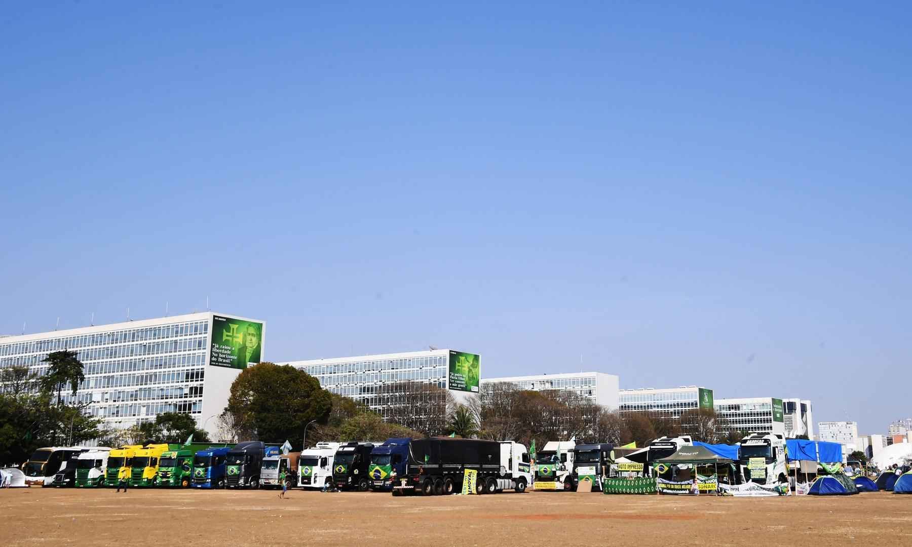 Esplanada terá protestos pró e contra o governo no domingo - EVARISTO SA / AFP