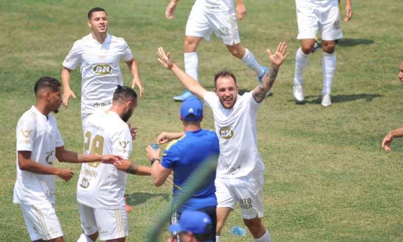 Cruzeiro derruba a Ponte e chega aos 29 pontos - Alexandre Guzanshe/EM/D.A. Press
