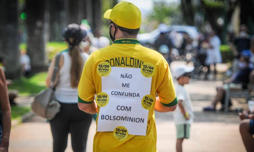 'Não sou bolsominion': homem vai de verde e amarelo para protestos em BH - Leandro Couri/EM/DA press