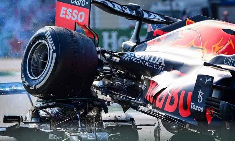 Hamilton e Verstappen batem forte; Ricciardo vence no GP da Itália - ANDREJ ISAKOVIC / AFP