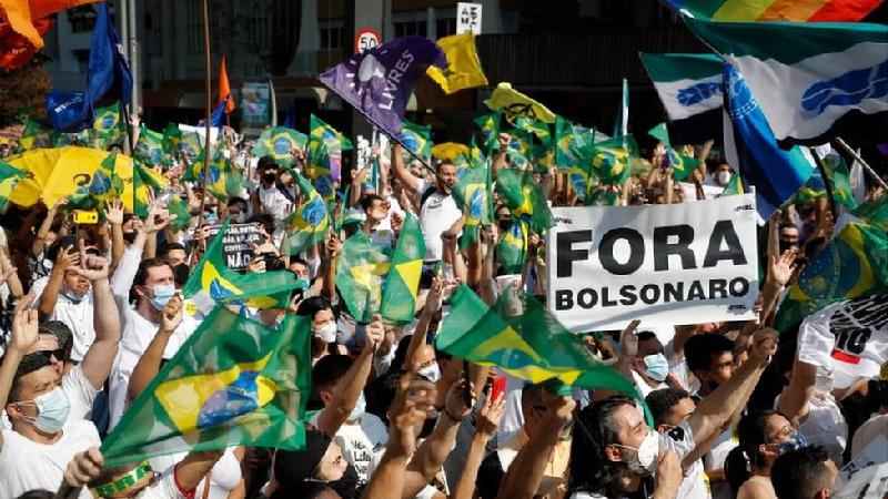 Em ato convocado pelo MBL contra Bolsonaro, 38% não aceitam protestar com PT, mostra pesquisa - EPA