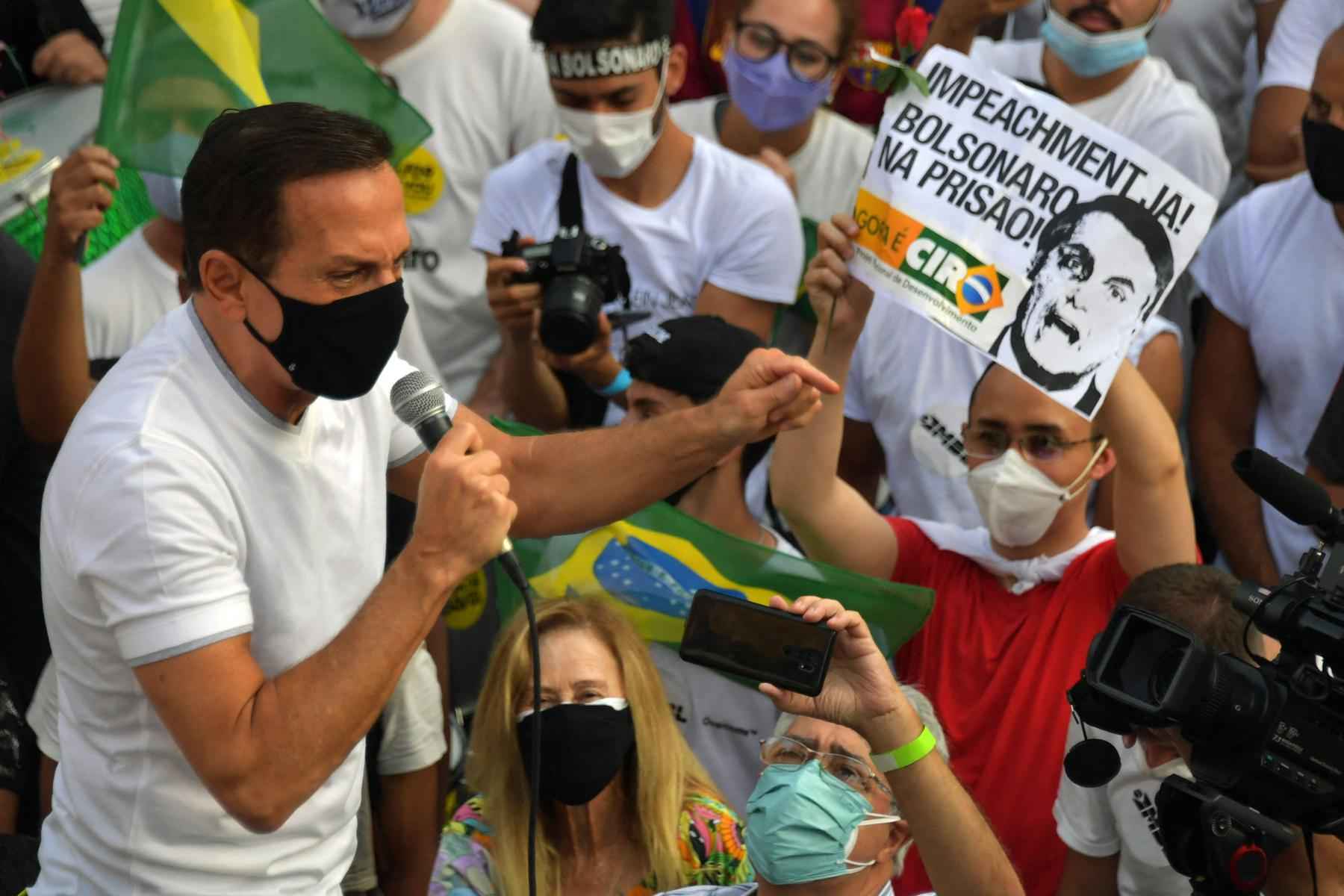 Bolsonaro: 'Oposição com presidenciáveis aglomerados nas ruas digna de dó' - NELSON ALMEIDA / AFP