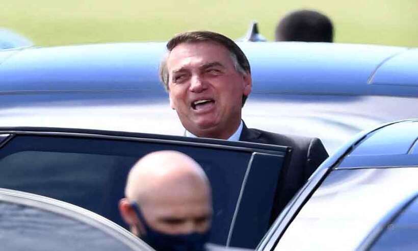 Bolsonaro e os ''cinco presidenciáveis aglomerados'' - EVARISTO SÁ/AFP