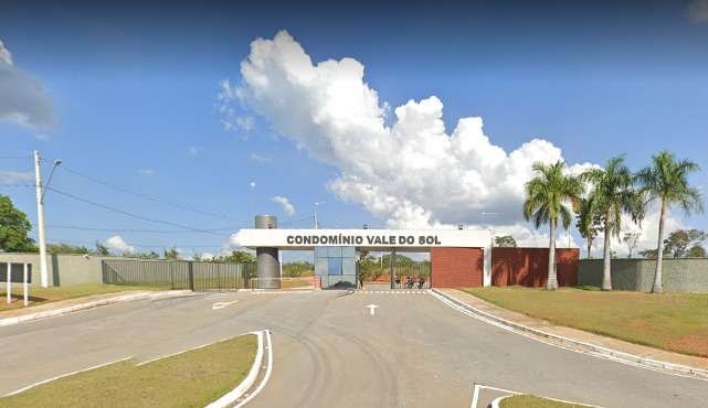 Homem é suspeito de matar a mulher dele a facadas em condomínio de luxo - Reprodução/Street View