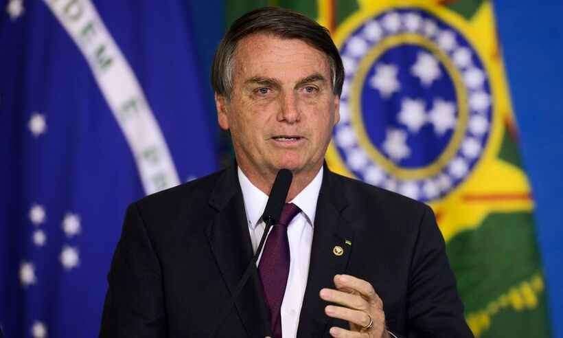 Bolsonaro se irrita com bolsonarista: 'Acha que tenho superpoderes?' - Agência Brasil/Reprodução
